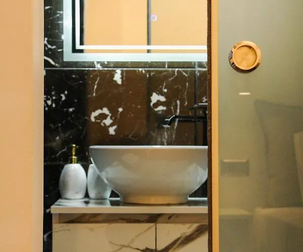 Polymnia Luxury Gasthuis 3*